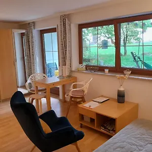 Mit Kueche Und Balkon Oder Terrasse, Ruhig Und Gut Erreichbar Appartement